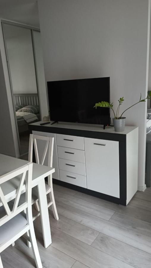 Apartment Z Ogrodkiem Na Warszawskiej Woli Warszawa Exteriör bild
