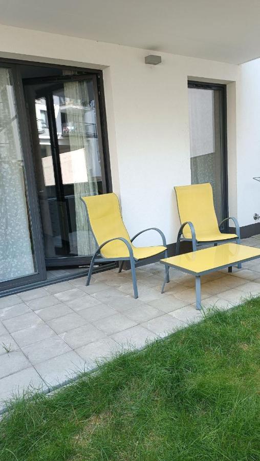 Apartment Z Ogrodkiem Na Warszawskiej Woli Warszawa Exteriör bild