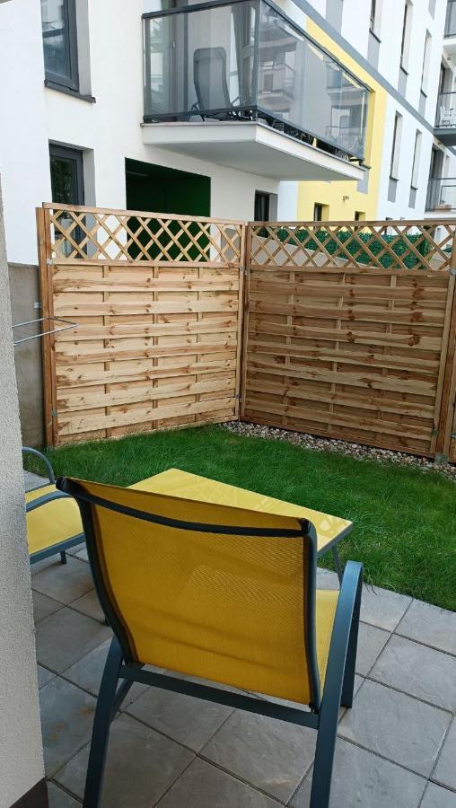Apartment Z Ogrodkiem Na Warszawskiej Woli Warszawa Exteriör bild