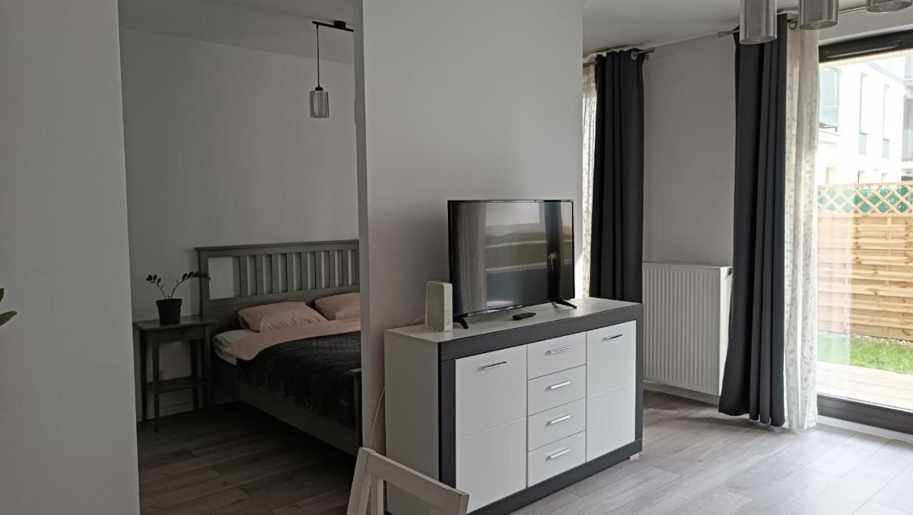Apartment Z Ogrodkiem Na Warszawskiej Woli Warszawa Exteriör bild