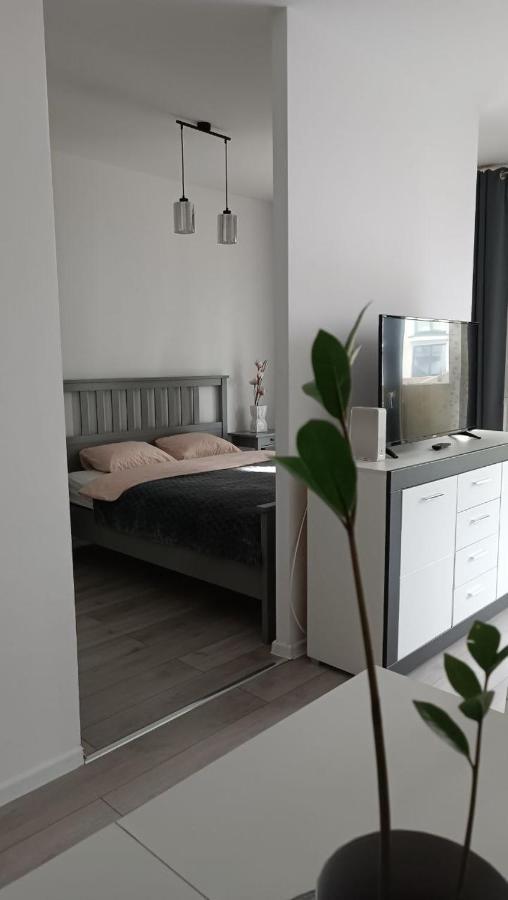 Apartment Z Ogrodkiem Na Warszawskiej Woli Warszawa Exteriör bild