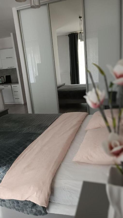Apartment Z Ogrodkiem Na Warszawskiej Woli Warszawa Exteriör bild
