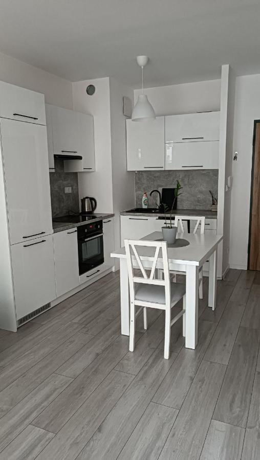 Apartment Z Ogrodkiem Na Warszawskiej Woli Warszawa Exteriör bild