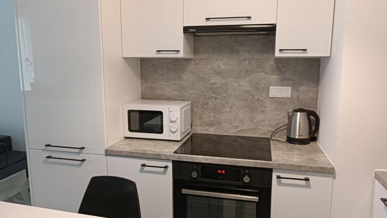 Apartment Z Ogrodkiem Na Warszawskiej Woli Warszawa Exteriör bild